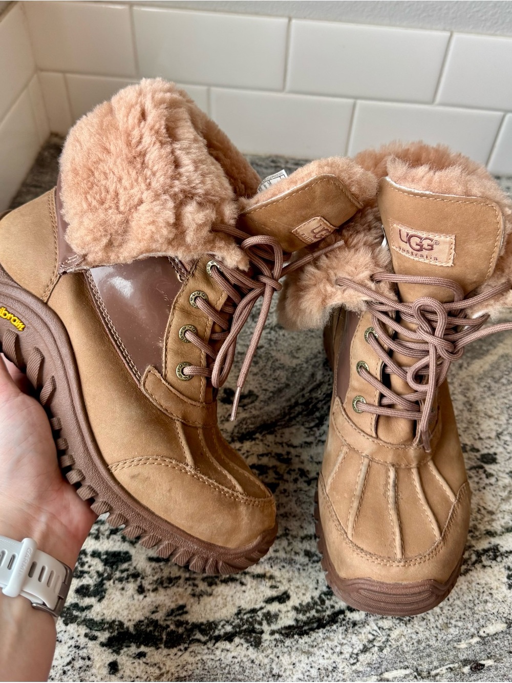 Vintage (2012) UGG Adirondack II Winter Snow Boots in Chestnut. Size 7. EUC.